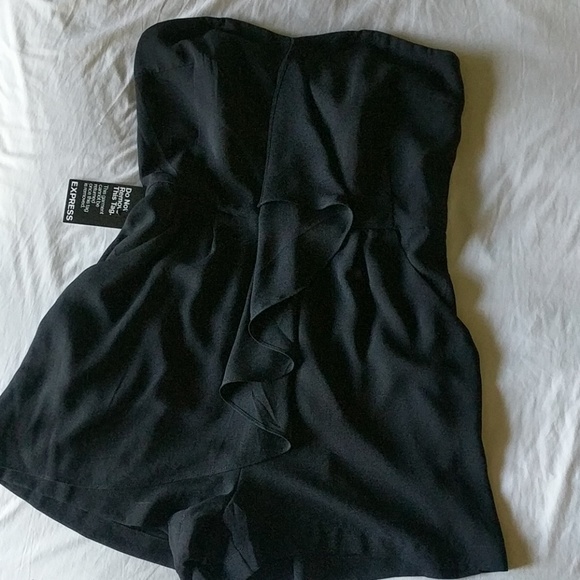 NWT Express strapless black romper with pockets - Picture 1 of 7
